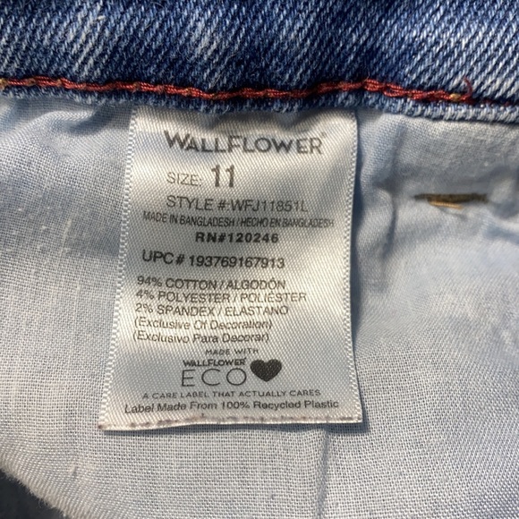 Wildflower Women’s Stellar High Waist Distressed Jean Shorts Size 11 - Picture 10 of 11